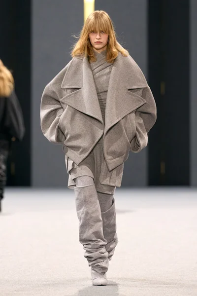 Look 9
